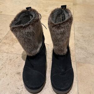 Tom’s Fur Boot